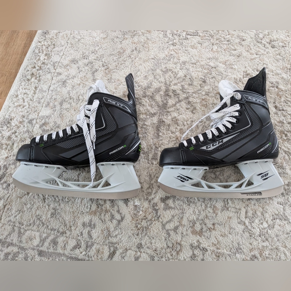 CCM Agility Rib XT Senior Skates
